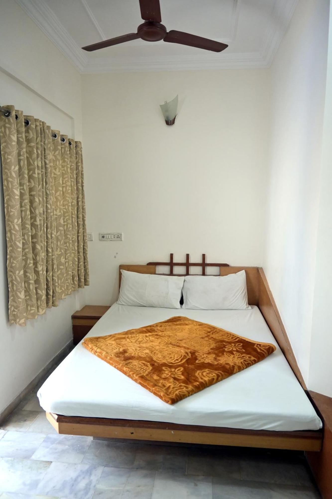 Hotel Roshan Palace Ambaji Exterior photo